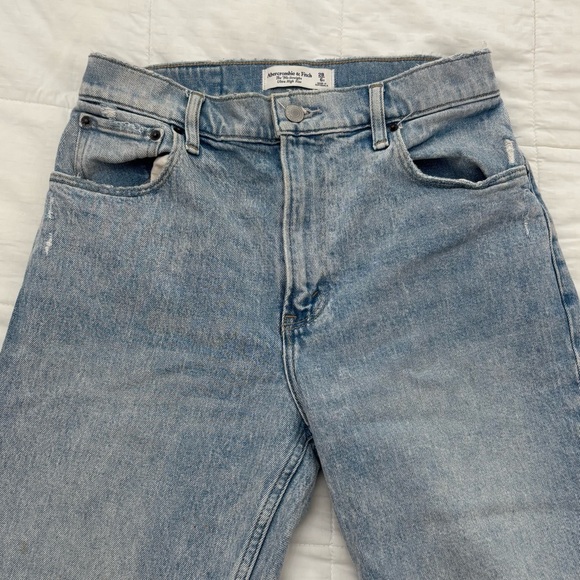 Abercrombie and Fitch Ultra High Rise 90s Straight Jean - Picture 4 of 9